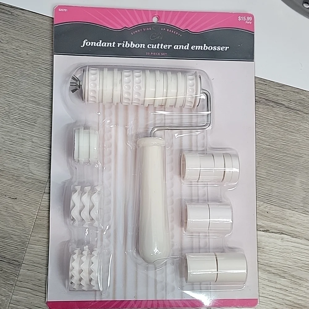 Cake Supplies Spring Form Pan & Wilton Decorating and Ribbon Cutter Kit